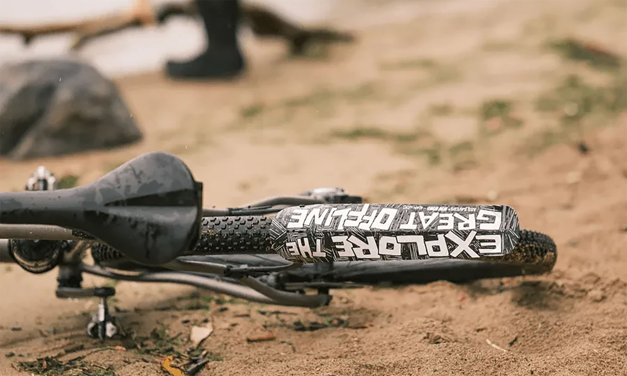 Крыло заднее ASS SAVERS, Win Wing Gravel 2, черно-белое 4 Крыло заднее ASS SAVERS, Win Wing Gravel 2, черно-белое 4