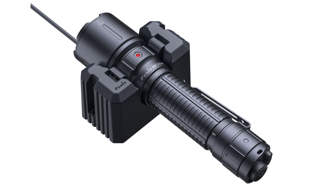 Фонарь профессиональный Fenix WF26R с магнитной зарядкой 3