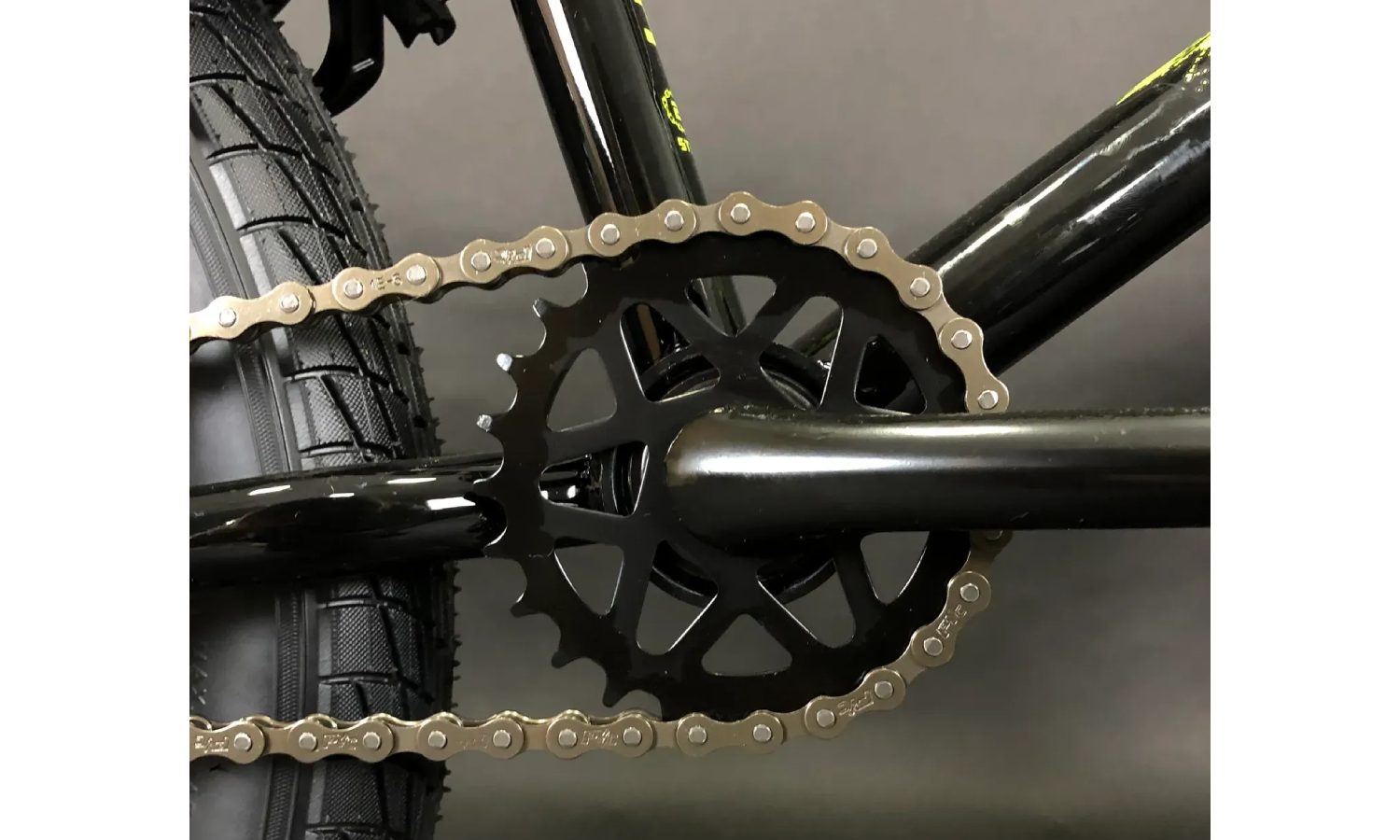 Велосипед Outleap BMX Clash 20" рама 20,00" черный 4 Велосипед Outleap BMX Clash 20" рама 20,00" черный 4
