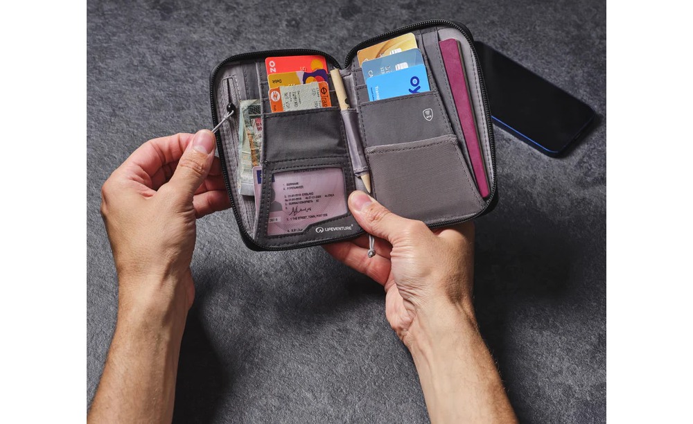 Фотография Кошелек Lifeventure Recycled RFID Mini Travel Wallet grey 3