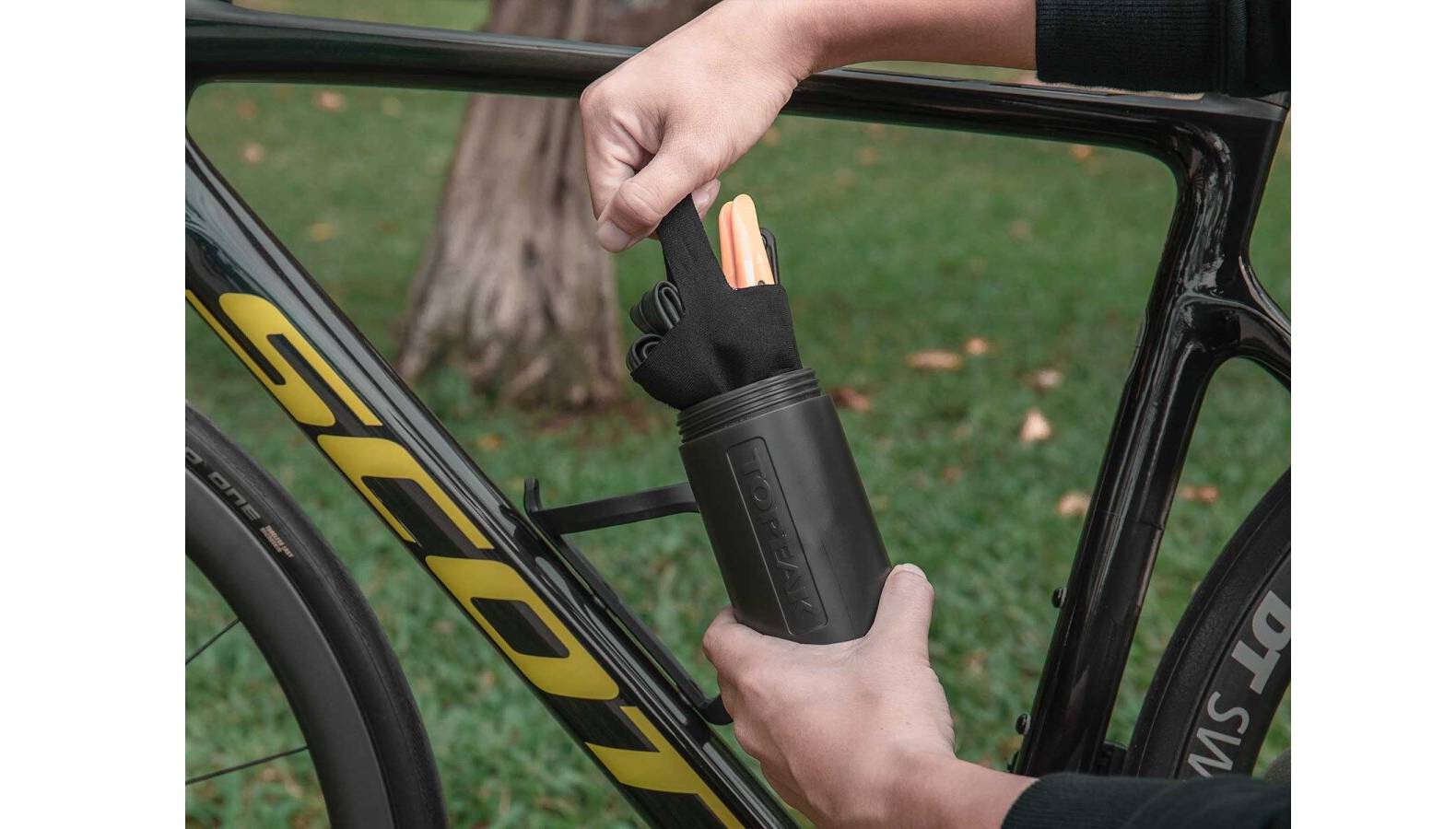 Футляр-фляга для инструментов Topeak Escape Pod S/520мл с влагозащ, черный 3 Футляр-фляга для инструментов Topeak Escape Pod S/520мл с влагозащ, черный 3