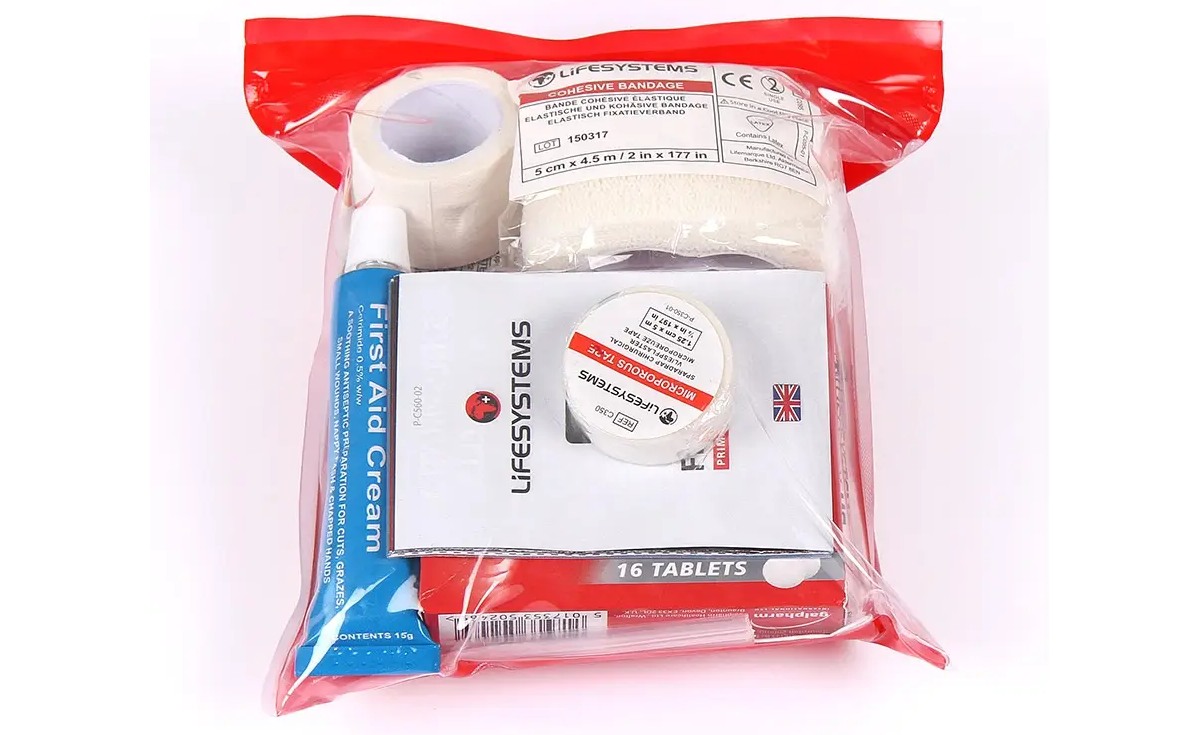 Аптечка Lifesystems Light&Dry Pro First Aid Kit 2 Аптечка Lifesystems Light&Dry Pro First Aid Kit 2