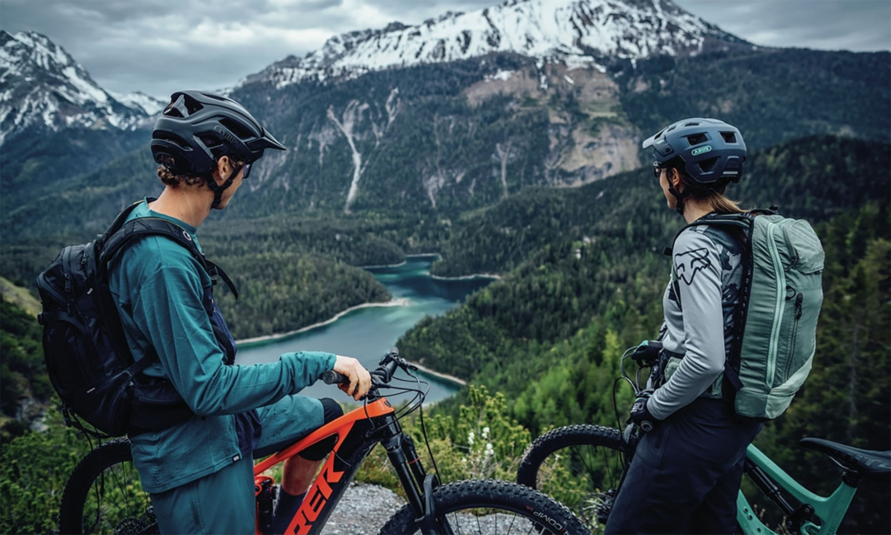 Велошлем спортивный ABUS CLIFFHANGER chalk grey, размер L (57-61 см), светло-серый 2