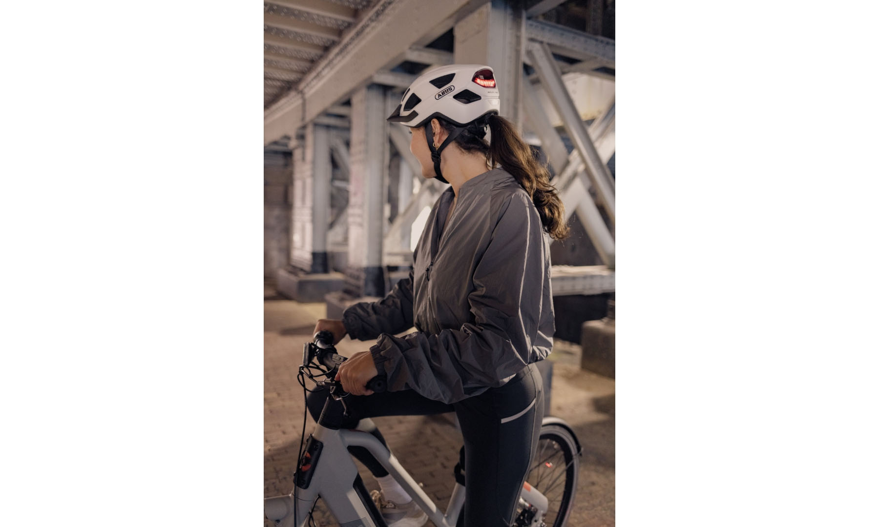 Велошлем ABUS ADURO 3.0 polar white, размер S (51-55 см), белый 3
