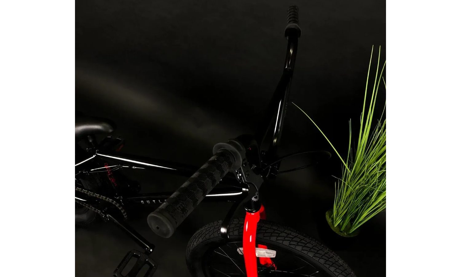 Велосипед Outleap BMX Revolt 20" рама 20,00" черный 5 Велосипед Outleap BMX Revolt 20" рама 20,00" черный 5