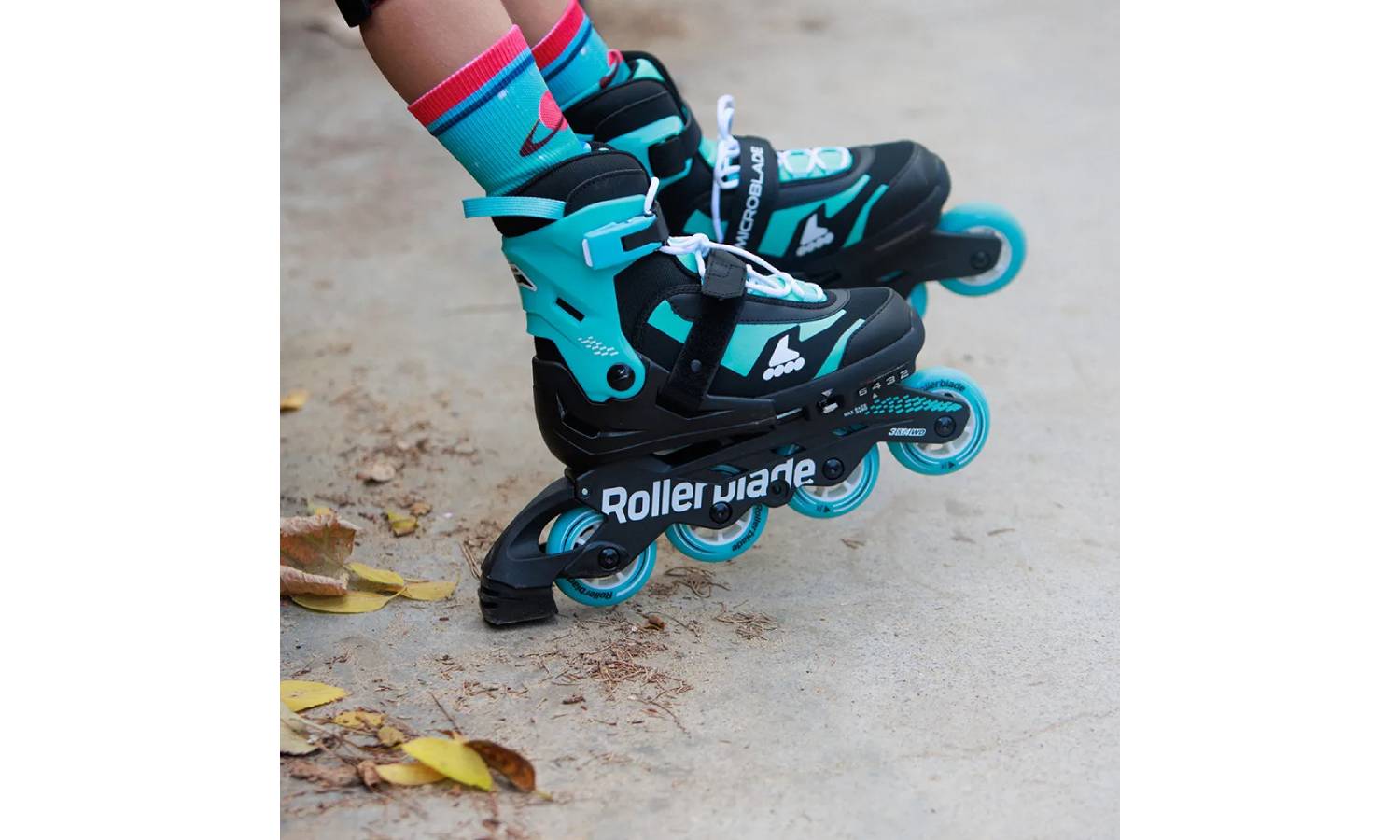 Ролики Rollerblade Microblade black-light blue 33-36.5 6
