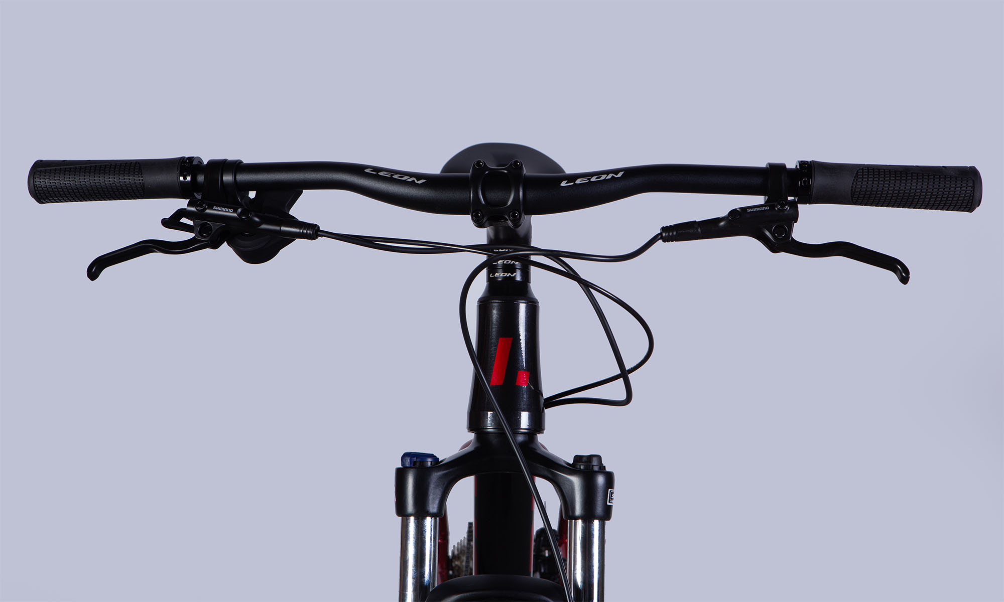 Велосипед Leon XC 75 HDD 27,5", размер M, рама 18", 2025, черный с красным 3 Велосипед Leon XC 75 HDD 27,5", размер M, рама 18", 2025, черный с красным 3