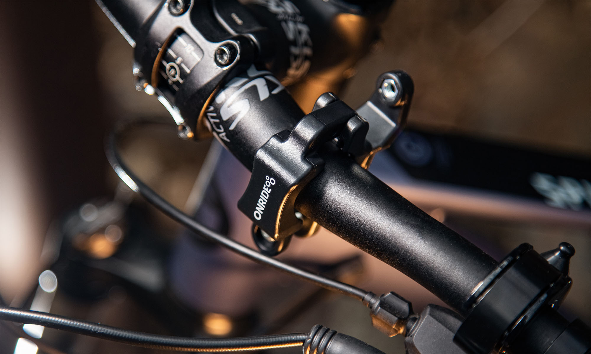 Адаптер флягодержателя ONRIDE Unit на руль/подседельныйй штырь пластиковый  2