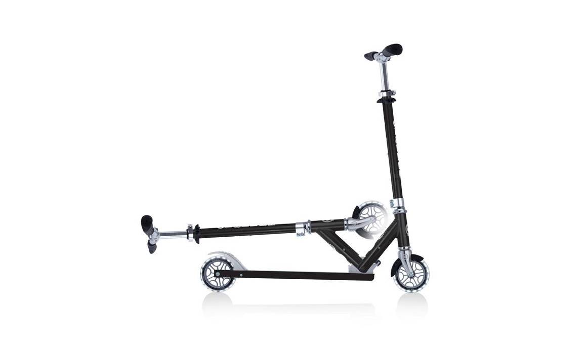 Самокат GLOBBER FLOW ELEMENT LIGHTS, чёрный, колёса с подсветкой, 5+ 7 Самокат GLOBBER FLOW ELEMENT LIGHTS, чёрный, колёса с подсветкой, 5+ 7