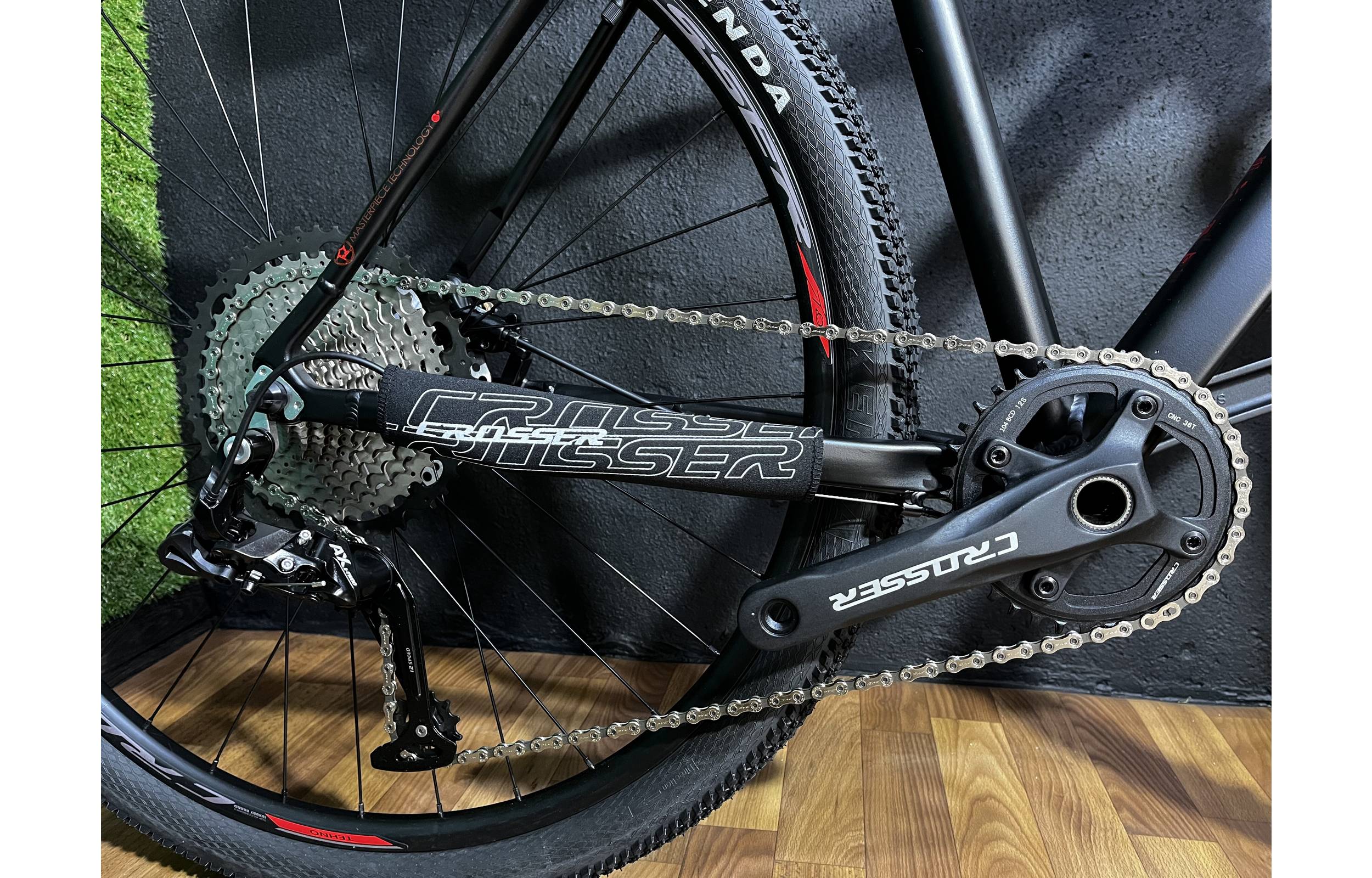 Фотография Велосипед Crosser MT-041 1х12 29" размер XL рама 21 2023 черно-красный 3