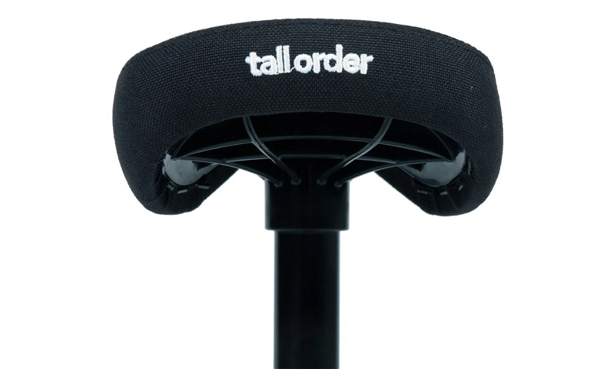 Сідло Tall Order 1 Combo – чорне з білим логотипом 2 Сідло Tall Order 1 Combo – чорне з білим логотипом 2