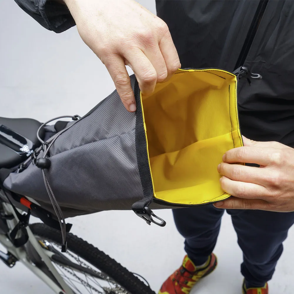 Сумка подседельная GEOSMINA Large Seat Bag (15L), 520г, Серая 4 Сумка подседельная GEOSMINA Large Seat Bag (15L), 520г, Серая 4