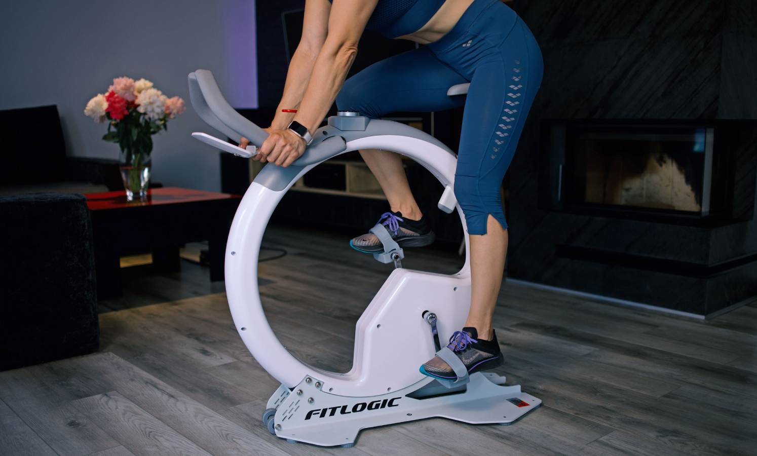 Велотренажер FitLogic B89 CircleBike 7