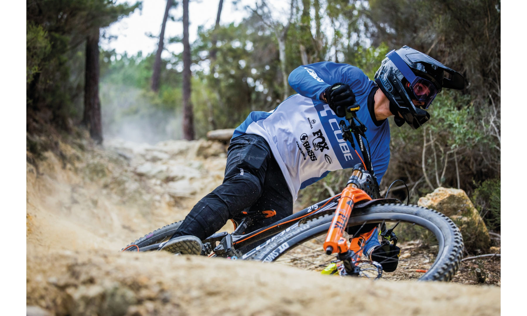 Велошлем спортивный ABUS HIDROP midnight blue, размер L (59-60 см), темно-синий 2 Велошлем спортивный ABUS HIDROP midnight blue, размер L (59-60 см), темно-синий 2