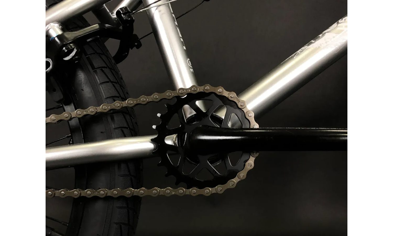 Велосипед Outleap BMX Clash 20" рама 20,00" срібний 4 Велосипед Outleap BMX Clash 20" рама 20,00" срібний 4