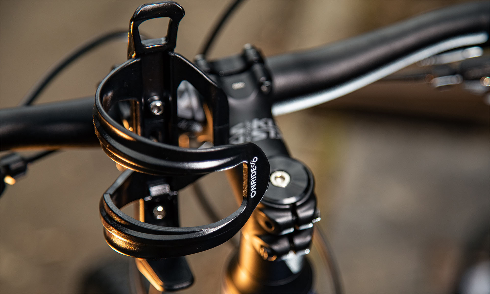 Флягодержатель ONRIDE Wow, боковая загрузка левый/правый, пластиковый, 50 г, черный 2