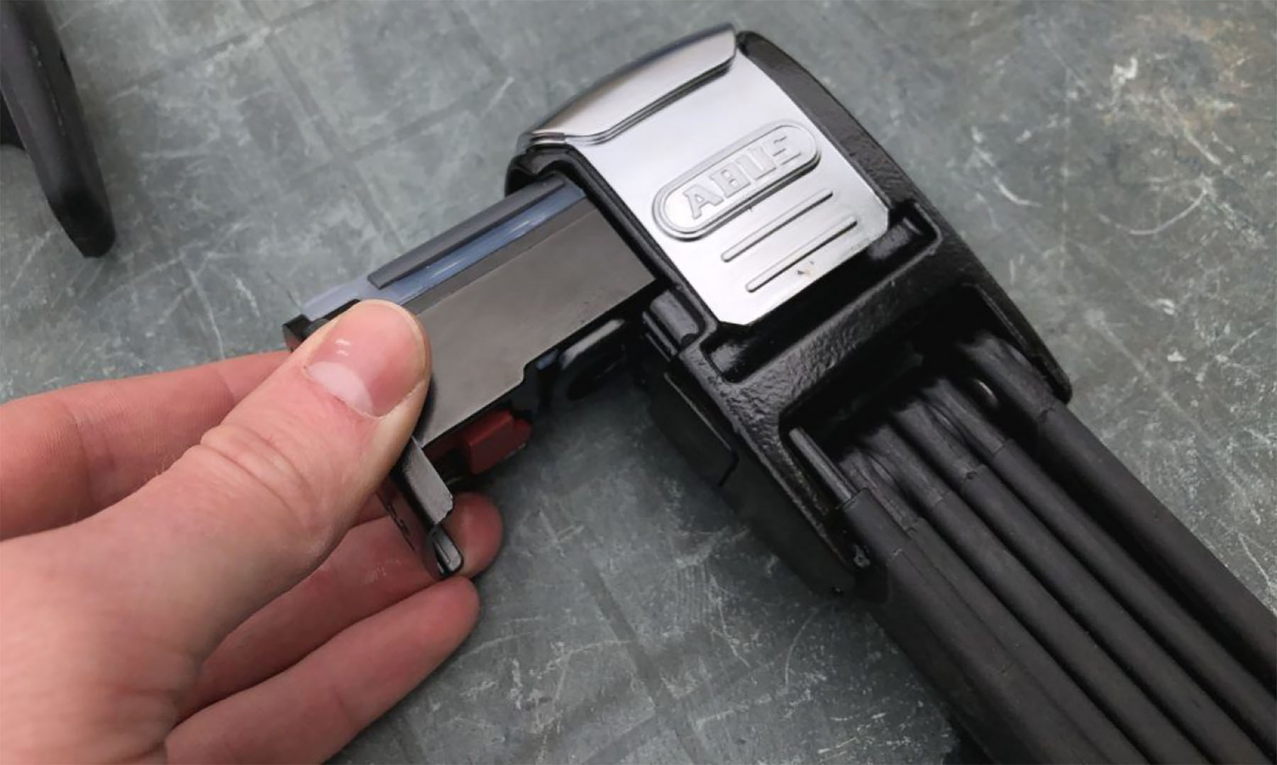 Замок сегментний ABUS 6000KA/90 Bordo Alarm чорний + кріплення SH 7