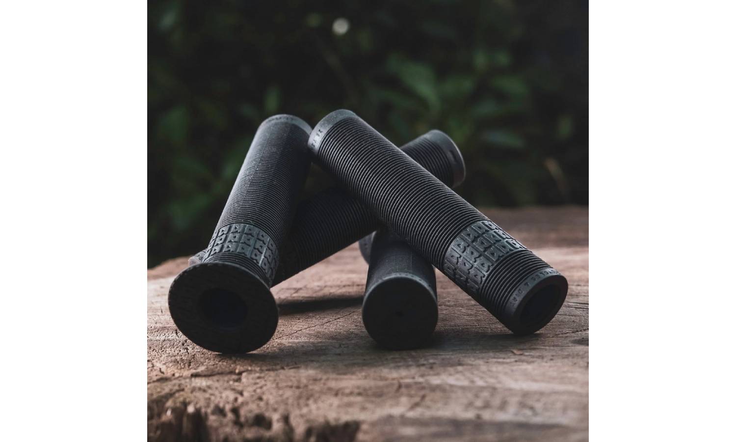 Грипсы DMR Grip 25 Year Flangeless Black 3