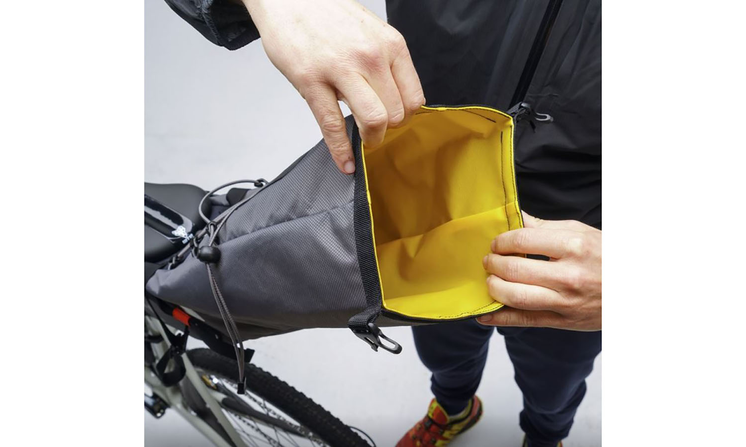 Фотография Сумка подседельная GEOSMINA Small Seat Bag 10 Liters 64x12x12cm 470g 3