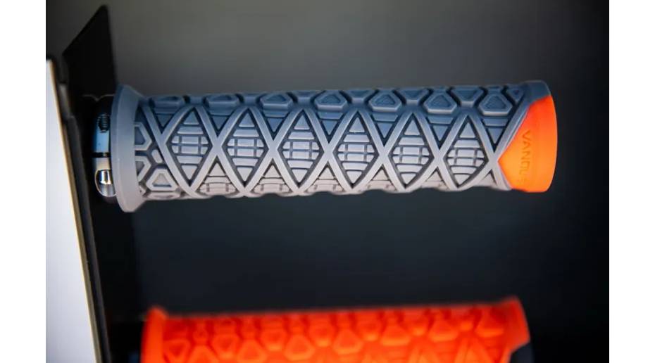 Гріпси ODI Vanquish v2.1 Lock-On MTB Closed End Graphite 8 Гріпси ODI Vanquish v2.1 Lock-On MTB Closed End Graphite 8