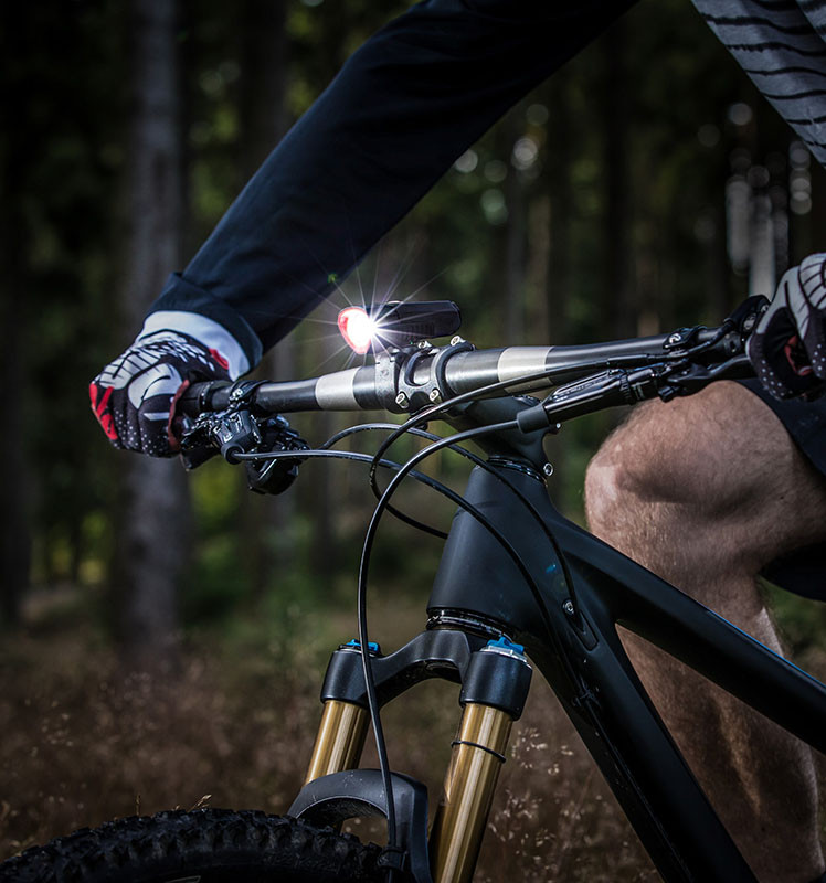 Фонарь Sigma Sport Buster 300 8