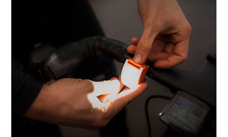 Ліхтар велосипедний передній Bookman Curve Light Front Сірий 2