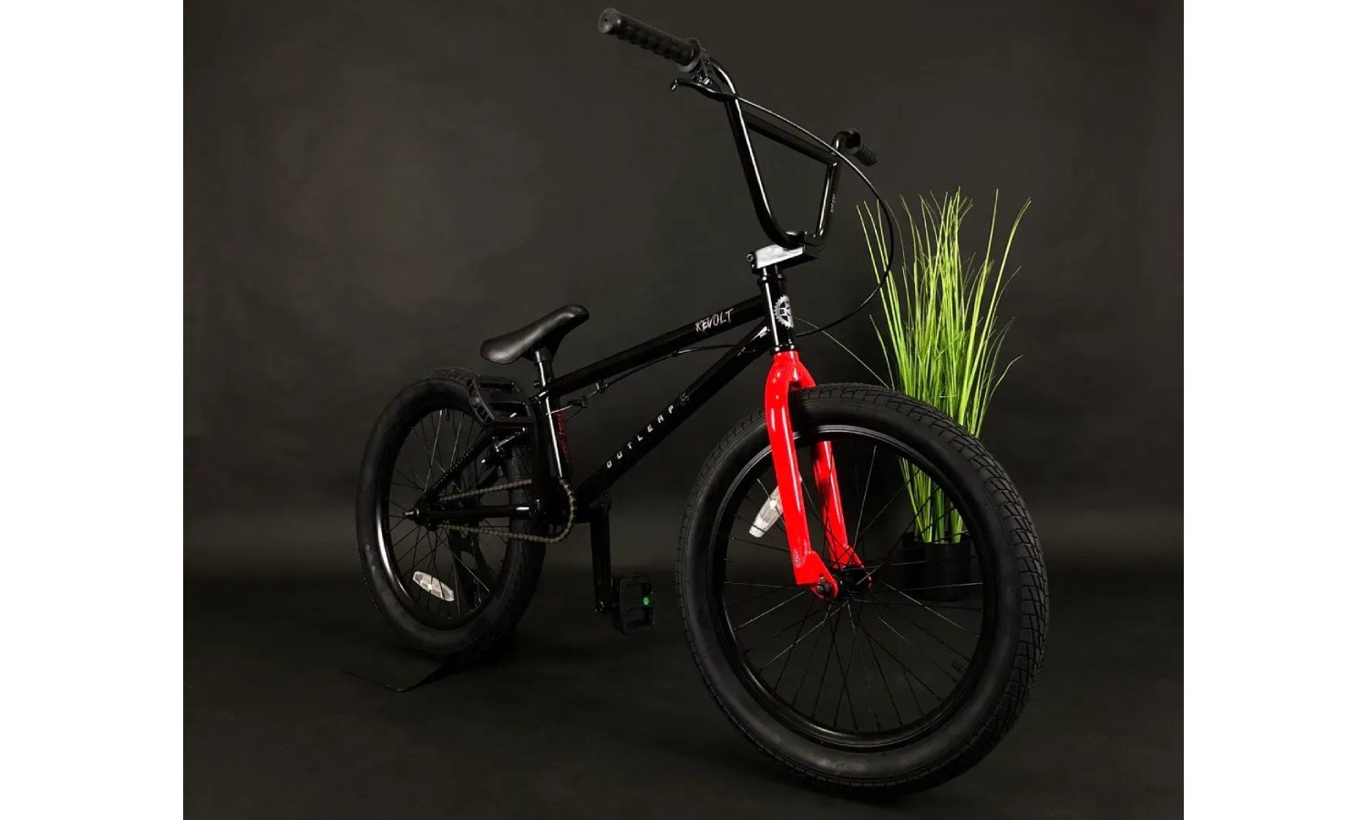 Велосипед Outleap BMX Revolt 20" рама 20,00" черный 8 Велосипед Outleap BMX Revolt 20" рама 20,00" черный 8