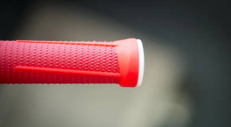 Гріпси ODI AG-1 Signature V2.1 Lock-On червоні з червоними замками 5 Гріпси ODI AG-1 Signature V2.1 Lock-On червоні з червоними замками 5