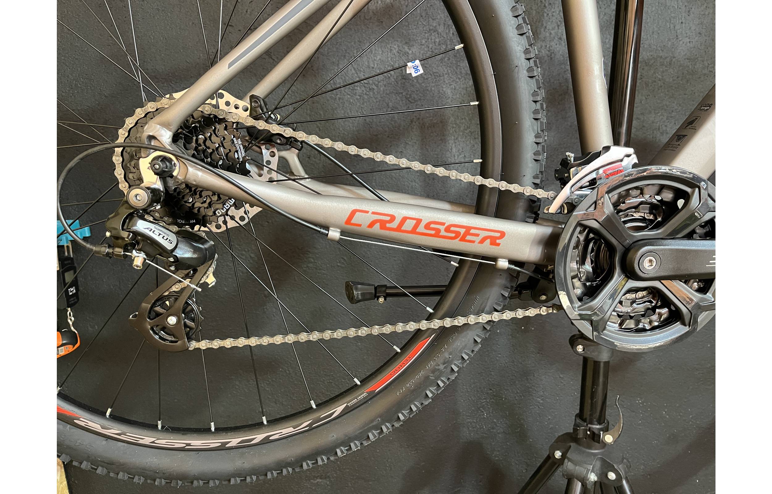 Велосипед Crosser Solo 3x8 29" розмір XL рама 21 2023 Сіро-зелений 4