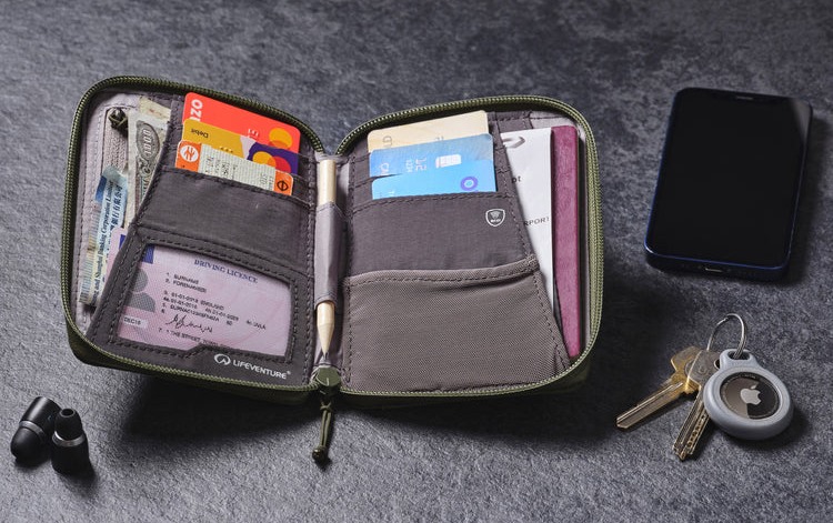 Фотография Кошелек Lifeventure Recycled RFID Mini Travel Wallet olive 2