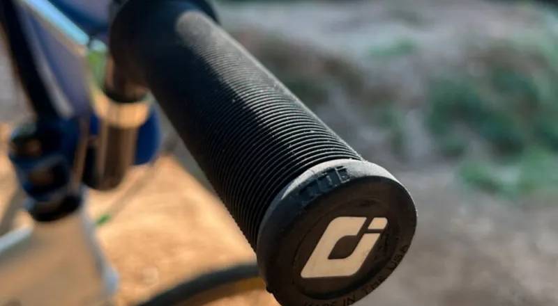 Гріпси ODI Longneck v 2.1 Lock - on чорні з чорними замками 7 Гріпси ODI Longneck v 2.1 Lock - on чорні з чорними замками 7