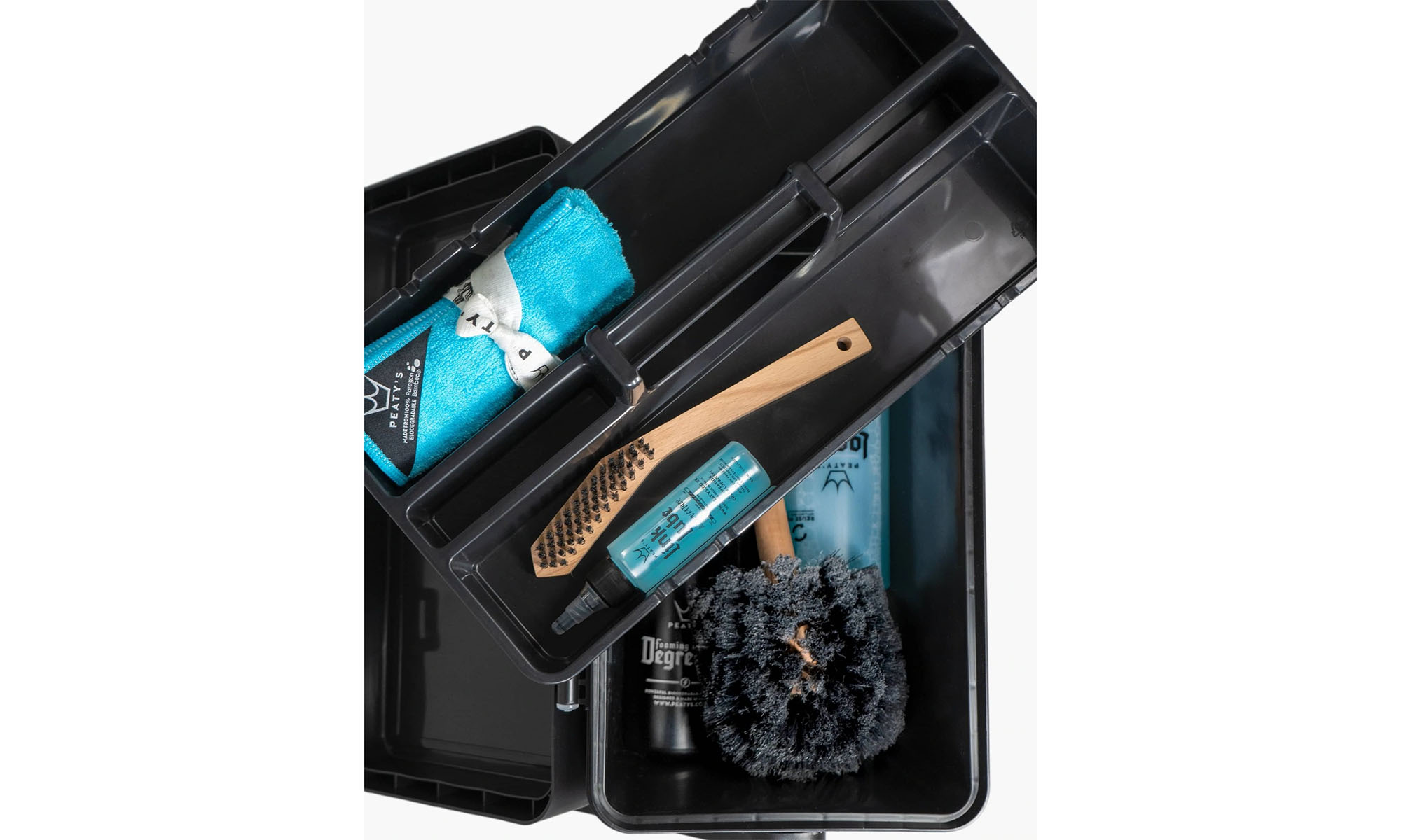 Набор для мойки Peaty's Cleaning Kit, шампунь 1L / дегризер 500ml / щетка 2шт / полотенце микрофибра / смазка цепи 120ml, All-Weather 8 Набор для мойки Peaty's Cleaning Kit, шампунь 1L / дегризер 500ml / щетка 2шт / полотенце микрофибра / смазка цепи 120ml, All-Weather 8