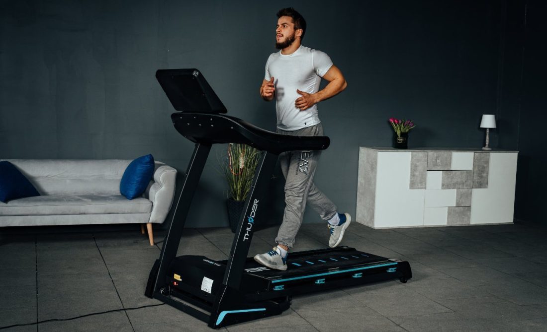 Беговая дорожка Thunder Treadmil CORE-S-BLACK 2