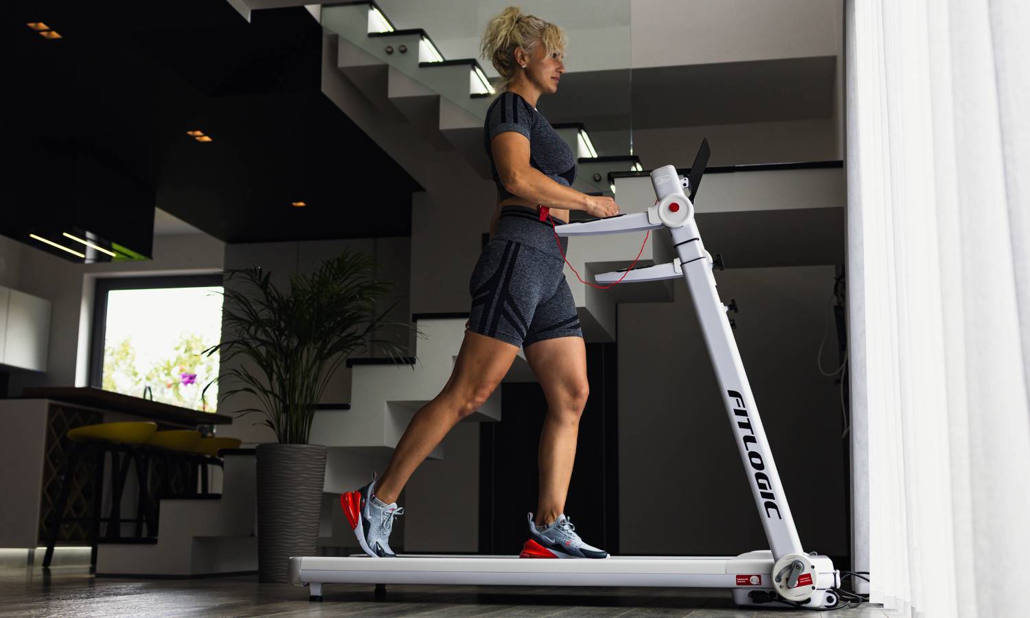 Беговая дорожка FitLogic T116W+ 3