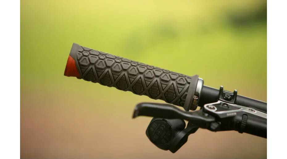 Грипсы ODI Vanquish v2.1 Lock-On MTB Closed End Graphite 2