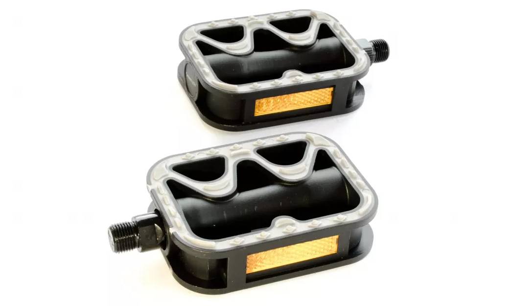 Педали Green Cycle GPD-C201, алюминевые с резиновыми вставками, шариковые подшипники, (113х77х26) Педали Green Cycle GPD-C201, алюминевые с резиновыми вставками, шариковые подшипники, (113х77х26)