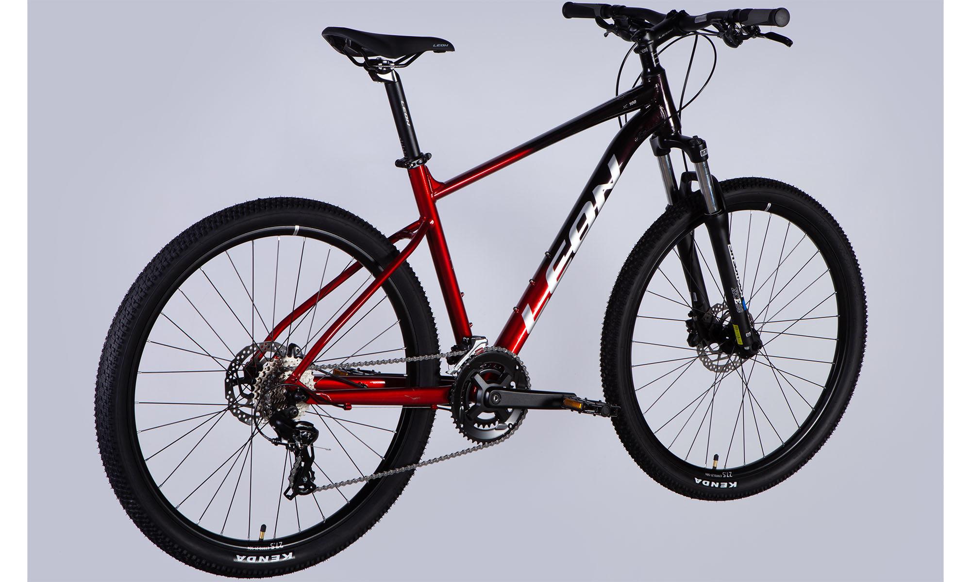 Велосипед Leon XC 100 HDD 27,5", размер L, рама 19", год 2025, черный с красным 2 Велосипед Leon XC 100 HDD 27,5", размер L, рама 19", год 2025, черный с красным 2