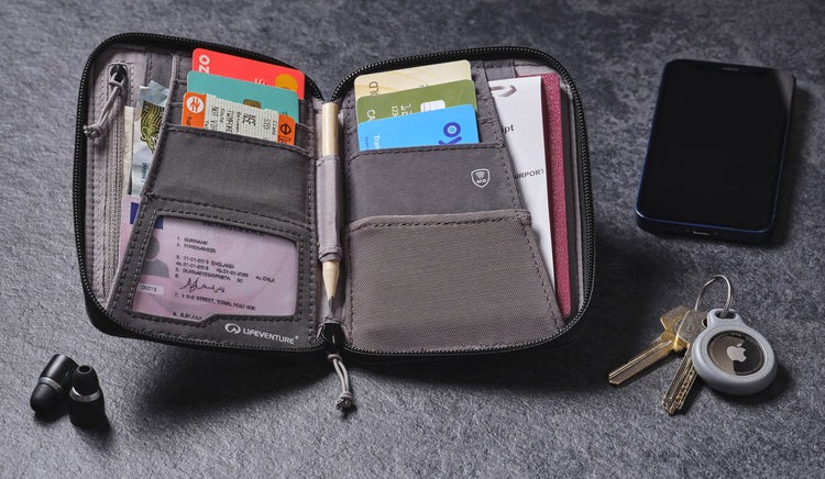 Фотография Кошелек Lifeventure Recycled RFID Mini Travel Wallet grey 7