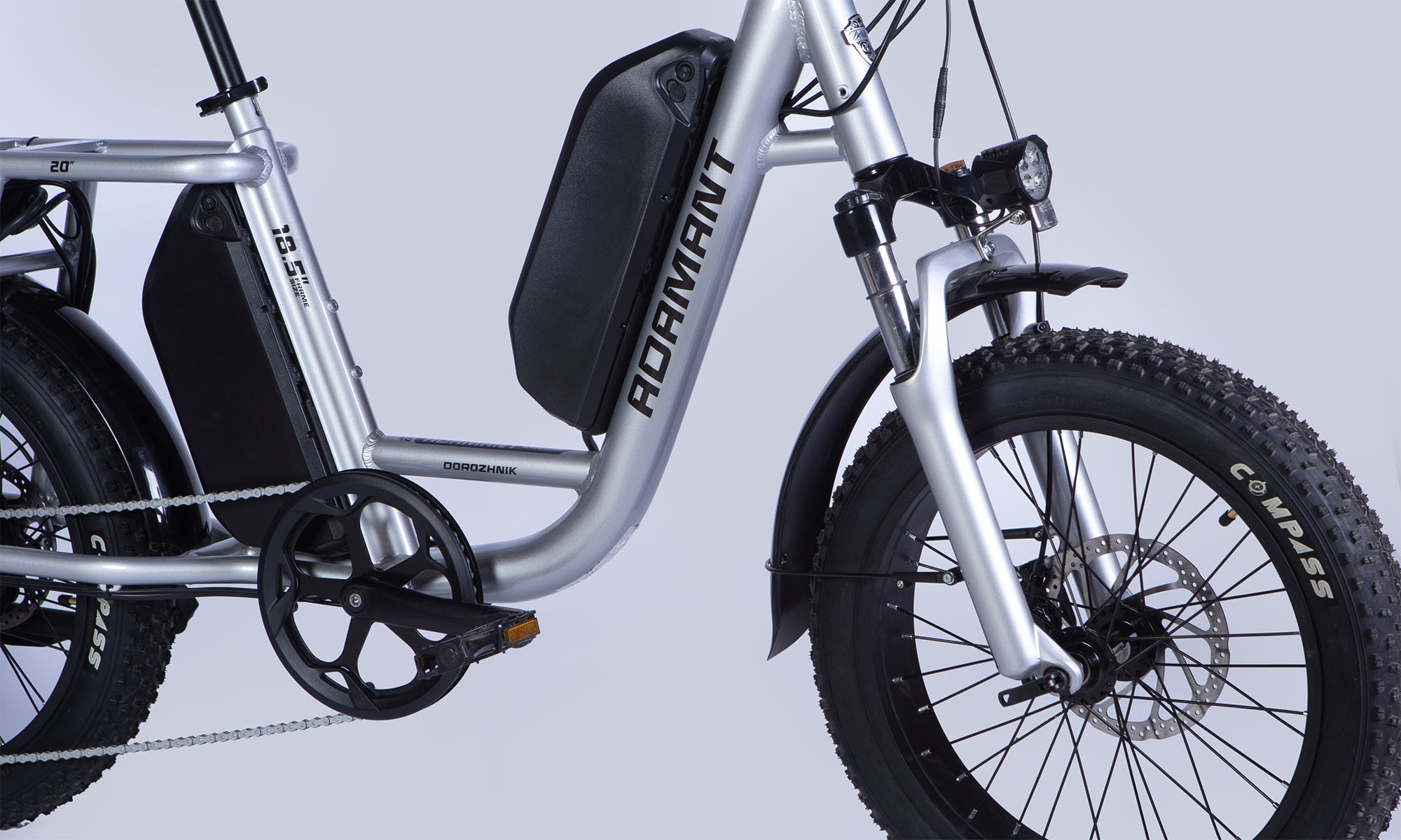 Велосипед з електроприводом Dorozhnik eADAMANT HDD 20", розмір M, рама 18,5" 48B 17.5+12.5А*г 1000Вт, 2025, сріблястий, крила, підніжка 5 Велосипед з електроприводом Dorozhnik eADAMANT HDD 20", розмір M, рама 18,5" 48B 17.5+12.5А*г 1000Вт, 2025, сріблястий, крила, підніжка 5