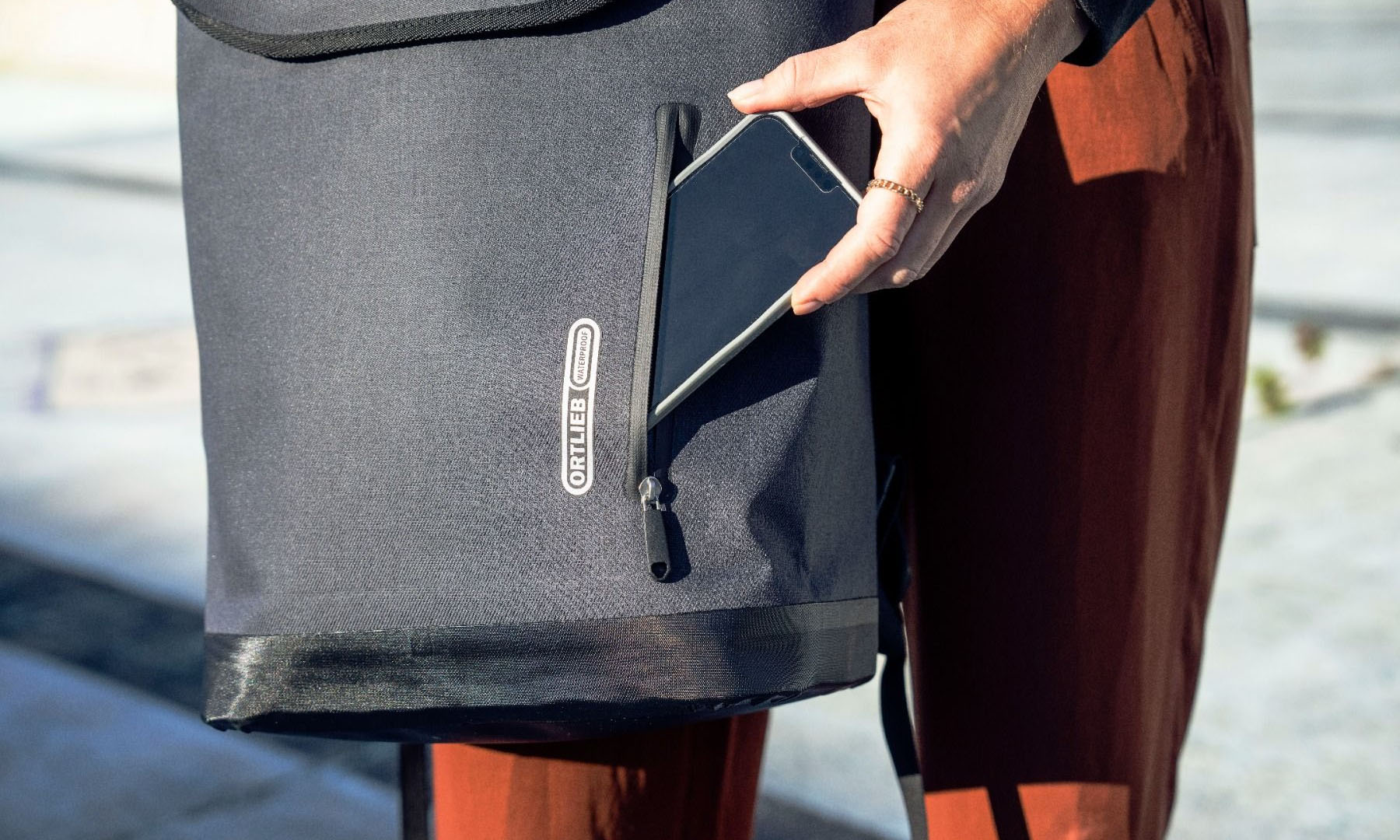 Герморюкзак городской Ortlieb Soulo черное дерево 25 л 2