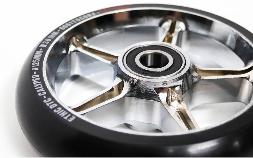 Колесо для трюкового самокату Ethic Calypso V1.5 Pro 125мм x 30мм - Chrom 2 Колесо для трюкового самокату Ethic Calypso V1.5 Pro 125мм x 30мм - Chrom 2