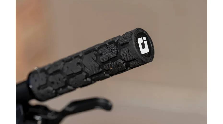 Грипсы ODI Rogue v2.1 Lock-On MTB Closed End 135mm Black 3 Грипсы ODI Rogue v2.1 Lock-On MTB Closed End 135mm Black 3