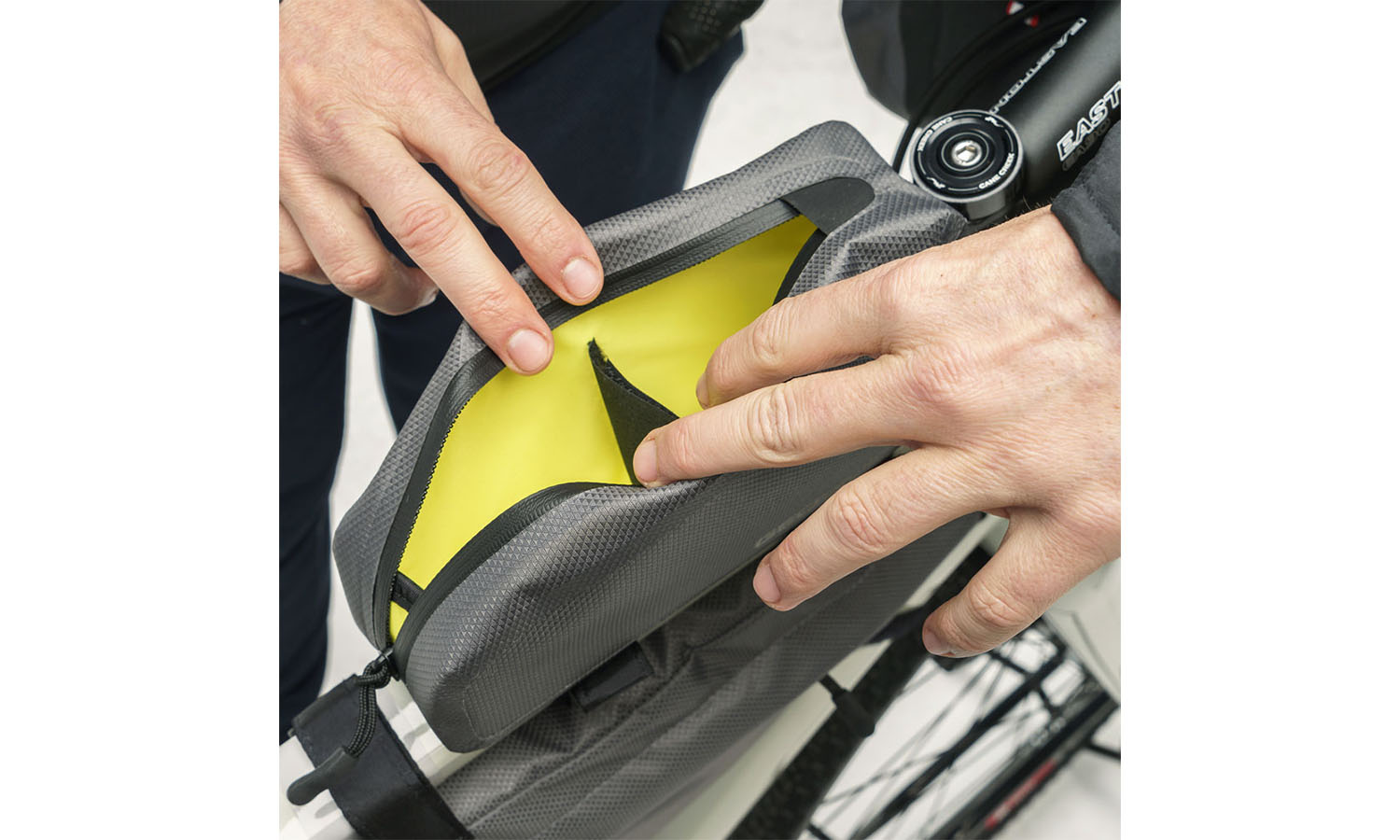 Сумка на раму GEOSMINA Large Top Tube Bag 1 Liter 26x5.5x10/5.5cm 160g 2 Сумка на раму GEOSMINA Large Top Tube Bag 1 Liter 26x5.5x10/5.5cm 160g 2