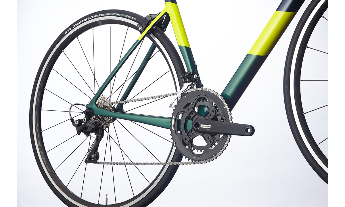 Фотография Велосипед Cannondale SUPERSIX Carbon 105 28" (2021) 2021 Зелено-салатовый 3