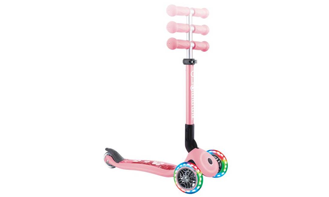 Самокат GLOBBER серії JUNIOR FOLDABLE FANTASY LIGHTS пастельно-рожевий з квітами, 2+ 4 Самокат GLOBBER серії JUNIOR FOLDABLE FANTASY LIGHTS пастельно-рожевий з квітами, 2+ 4
