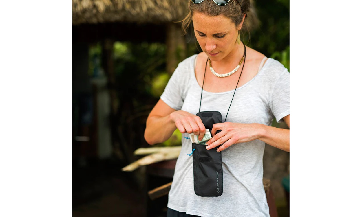 Кошелек на шею Lifeventure Hydroseal Body Wallet Chest black 2 Кошелек на шею Lifeventure Hydroseal Body Wallet Chest black 2