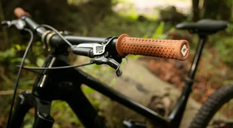 Грипсы ODI Vans v2.1 Lock-On MTB Closed End Gum/White Cheker 4 Грипсы ODI Vans v2.1 Lock-On MTB Closed End Gum/White Cheker 4