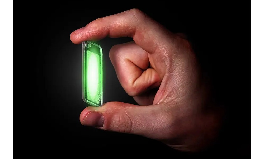 Фотографія Брелок-ліхтарик Lifesystems Intensity Glow Tag green 3