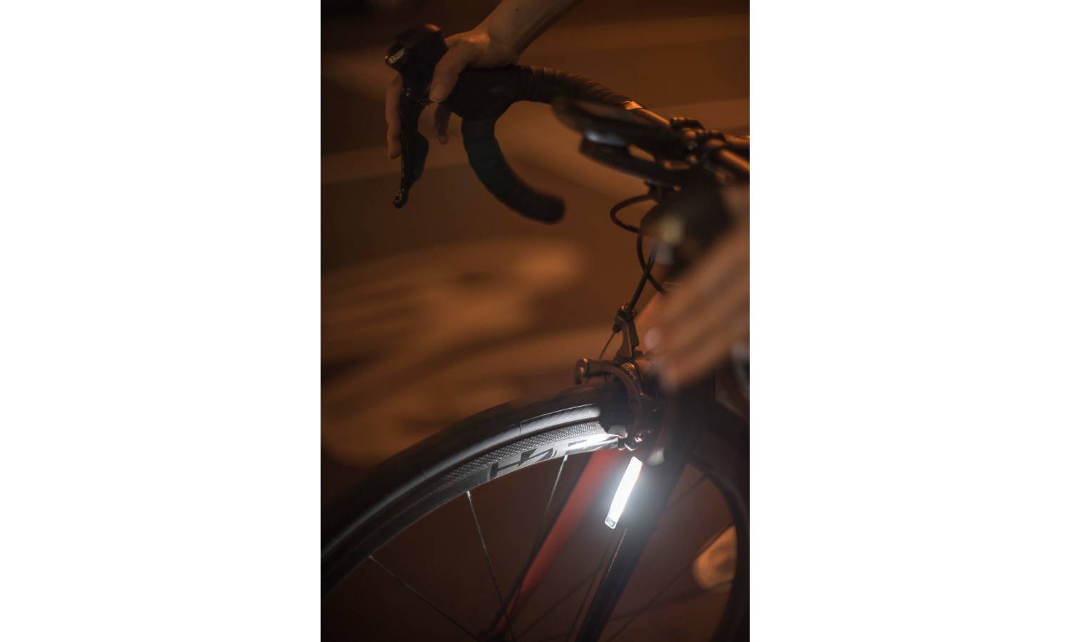 Мигалка передняя Knog Plus Front 40 Lumens Translucent 6