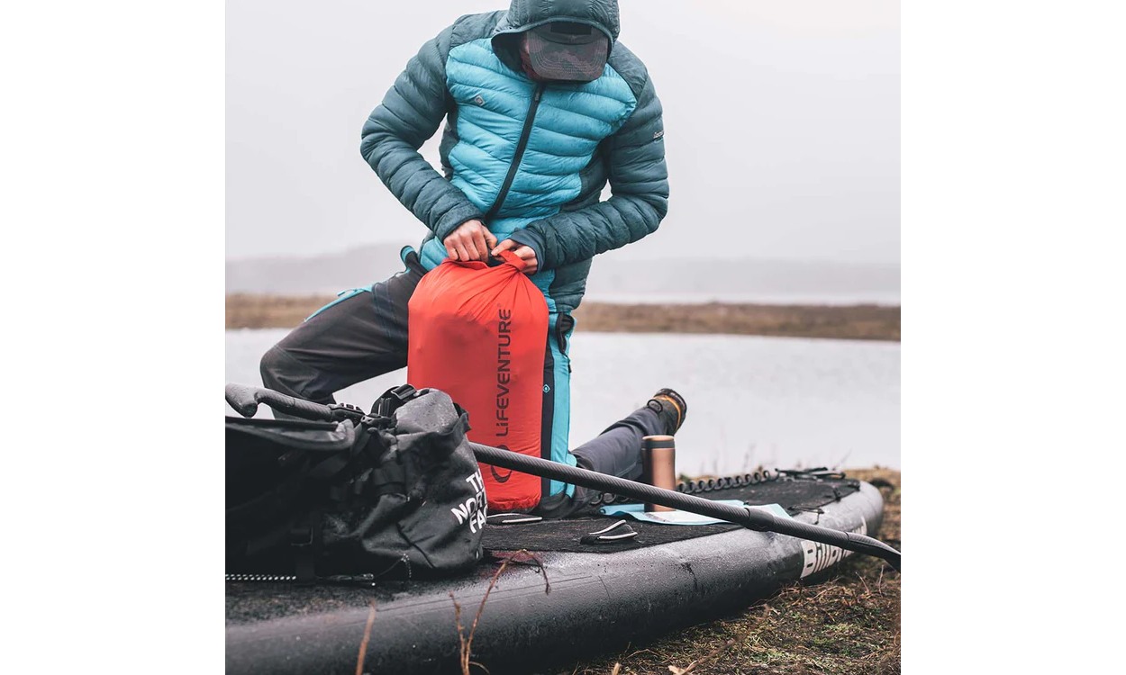 Гермочехол Lifeventure Ultralight Dry Bag red 25 3